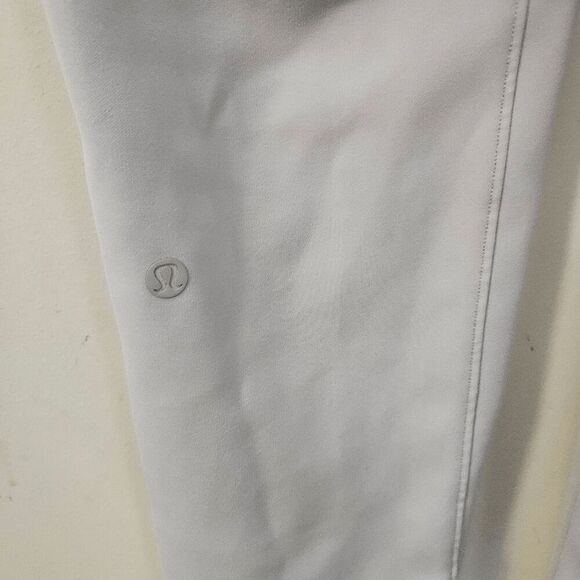 Lululemon On the Fly 7/8 Pants Woven 27" Womens Light Tan Size 2 - Picture 2 of 4